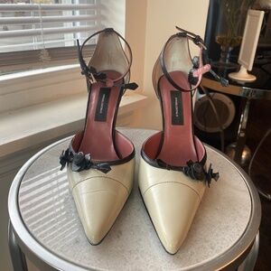 Genuine Leather Gray Vintage Heel with with rose leather strap and trim Size 8